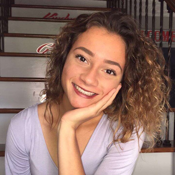 Meet your Posher, Christina - Picture 1 of 1